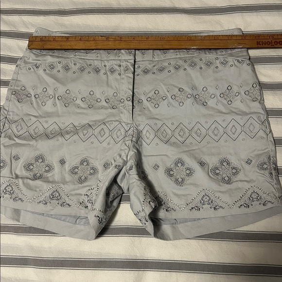 White House Black Market Gray Embroidered WHBM Women's 5” Shorts 10 - Picture 7 of 13